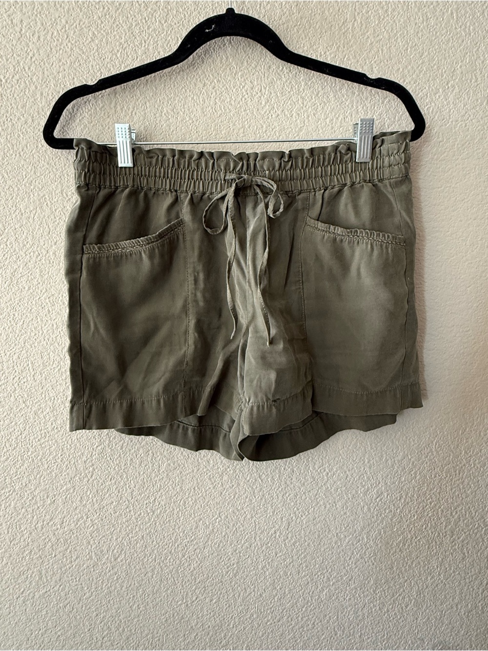 LOFT Olive Green Pull On Shorts Women’s S Casual Drawstring Pockets